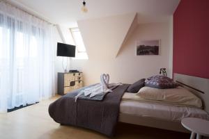 Televízia a/alebo spoločenská miestnosť v ubytovaní Apartamenty Rodzinne II ApartZakop