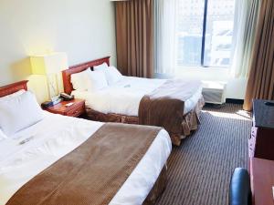 Postel nebo postele na pokoji v ubytování Radisson Hotel Bismarck