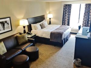 Postel nebo postele na pokoji v ubytování Radisson Hotel Bismarck