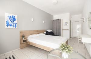 Postel nebo postele na pokoji v ubytování Afkos Apartments