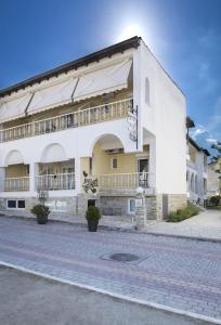 Budova, kde se aparthotel nachází
