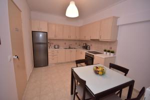 Kuchyňa alebo kuchynka v ubytovaní Keratea Apartment Athens Airport