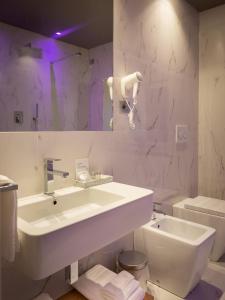 Bilik mandi di HNN Luxury Suites