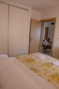 Postel nebo postele na pokoji v ubytování Apartments Čobanov