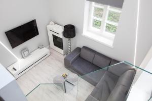 Televízia a/alebo spoločenská miestnosť v ubytovaní Apartament MnW