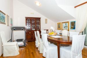 Kuchyň nebo kuchyňský kout v ubytování Mediterranean Blue Apartments
