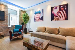 Χώρος καθιστικού στο Cosmopolitan Apartment