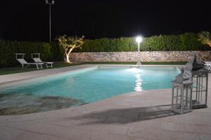 The swimming pool at or close to Masseria Paglieroni