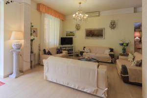 TV a/nebo společenská místnost v ubytování Hotel Ambra