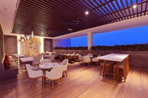 FOX Hotel Pekanbaru的休息区