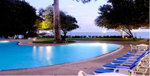 Bazén v ubytování Purimas Beach Hotel & Spa nebo v jeho okolí