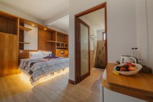 Een bed of bedden in een kamer bij Kaen Apartments