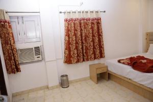 Postel nebo postele na pokoji v ubytování Friends Hostel by Backpackers Heaven- New Delhi Railway Station - Paharganj