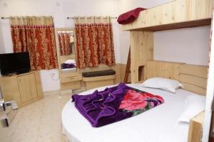 Postel nebo postele na pokoji v ubytování Friends Hostel by Backpackers Heaven- New Delhi Railway Station - Paharganj