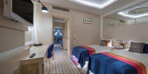 TV a/nebo společenská místnost v ubytování Granada Luxury Belek - Family Kids Concept