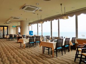 Posezení v ubytování Wisterian Life Club Atami