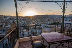 Balkón nebo terasa v ubytování Riad DAR FES