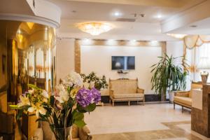 TV a/nebo společenská místnost v ubytování Visak Hotel
