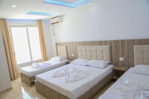 Łóżko lub łóżka w pokoju w obiekcie Hotel Lakaj