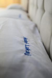 Łóżko lub łóżka w pokoju w obiekcie Hotel Lakaj