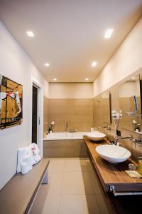 Et badeværelse på Delle Vittorie Luxury Rooms&Suites