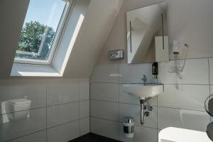 Koupelna v ubytování Hotel Dea + 37 fotografií