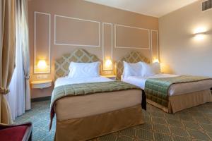 Postel nebo postele na pokoji v ubytování Hotel Villa San Lucchese