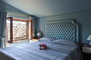 Tempat tidur dalam kamar di La Perla Del Tirreno