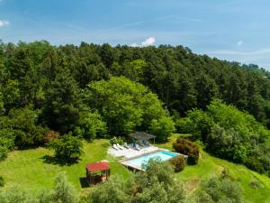 ペーシャにあるBeautiful holiday home with private swimming pool and stunning rural viewのスイミングプール付きの家屋の空中ビュー