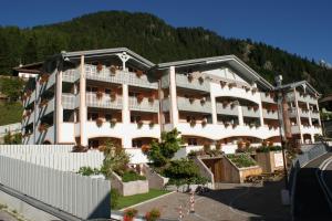 Nespecifikovaný výhled na hory nebo výhled na hory při pohledu z hotelu