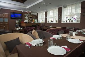 Restoran või mõni muu söögikoht majutusasutuses Hotel Bogdan