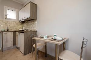 Кухня или кухненски бокс в Morfeas Zante Apartments