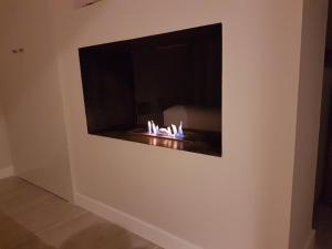 Televízia a/alebo spoločenská miestnosť v ubytovaní Gava Ocean View