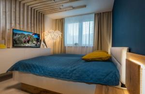 En eller flere senge i et værelse på Apartmanica Triangel 103