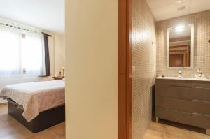 Postel nebo postele na pokoji v ubytování Lets Holidays apartment Tarull