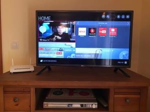 TV a/nebo společenská místnost v ubytování Lets Holidays apartment Tarull
