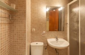 Koupelna v ubytování Lets Holidays apartment Tarull