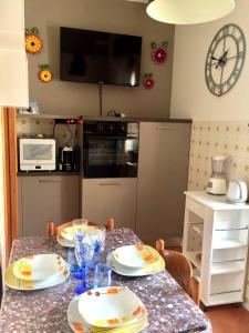 a kitchen with a table with plates on it at La casa di Marty B&B in Berceto