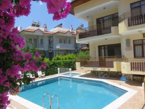 Gallery image of Üstün Apart in Marmaris +28 photos