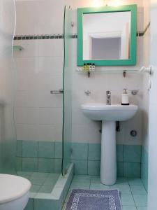 Ένα μπάνιο στο Meltemi Tinos