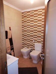 a bathroom with a toilet and a sink at Casa do Terreiro in Macedo de Cavaleiros