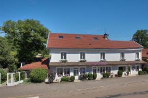 Galeriebild der Unterkunft Logis Burnel Et La Cle Des Champs in Rouvres-en-Xaintois