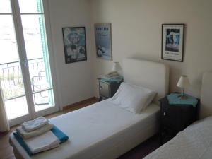 a bedroom with a bed with two lamps and a window at Blue Dolphin in Batsi