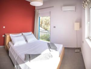 Postel nebo postele na pokoji v ubytování Villa Dimos