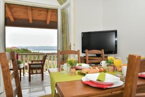 TV a/nebo společenská místnost v ubytování Apartmani Miluška
