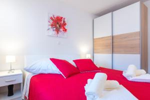 Ein Bett oder Betten in einem Zimmer der Unterkunft Tranquility and Nature in 4 Bedroom with Sea View