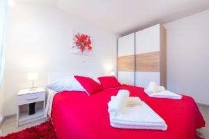 Ein Bett oder Betten in einem Zimmer der Unterkunft Tranquility and Nature in 4 Bedroom with Sea View
