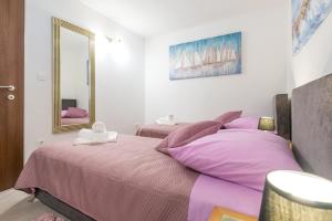 Ein Bett oder Betten in einem Zimmer der Unterkunft Tranquility and Nature in 4 Bedroom with Sea View