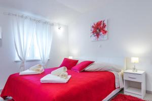 Ein Bett oder Betten in einem Zimmer der Unterkunft Tranquility and Nature in 4 Bedroom with Sea View