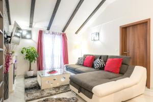 Ein Sitzbereich in der Unterkunft Tranquility and Nature in 4 Bedroom with Sea View